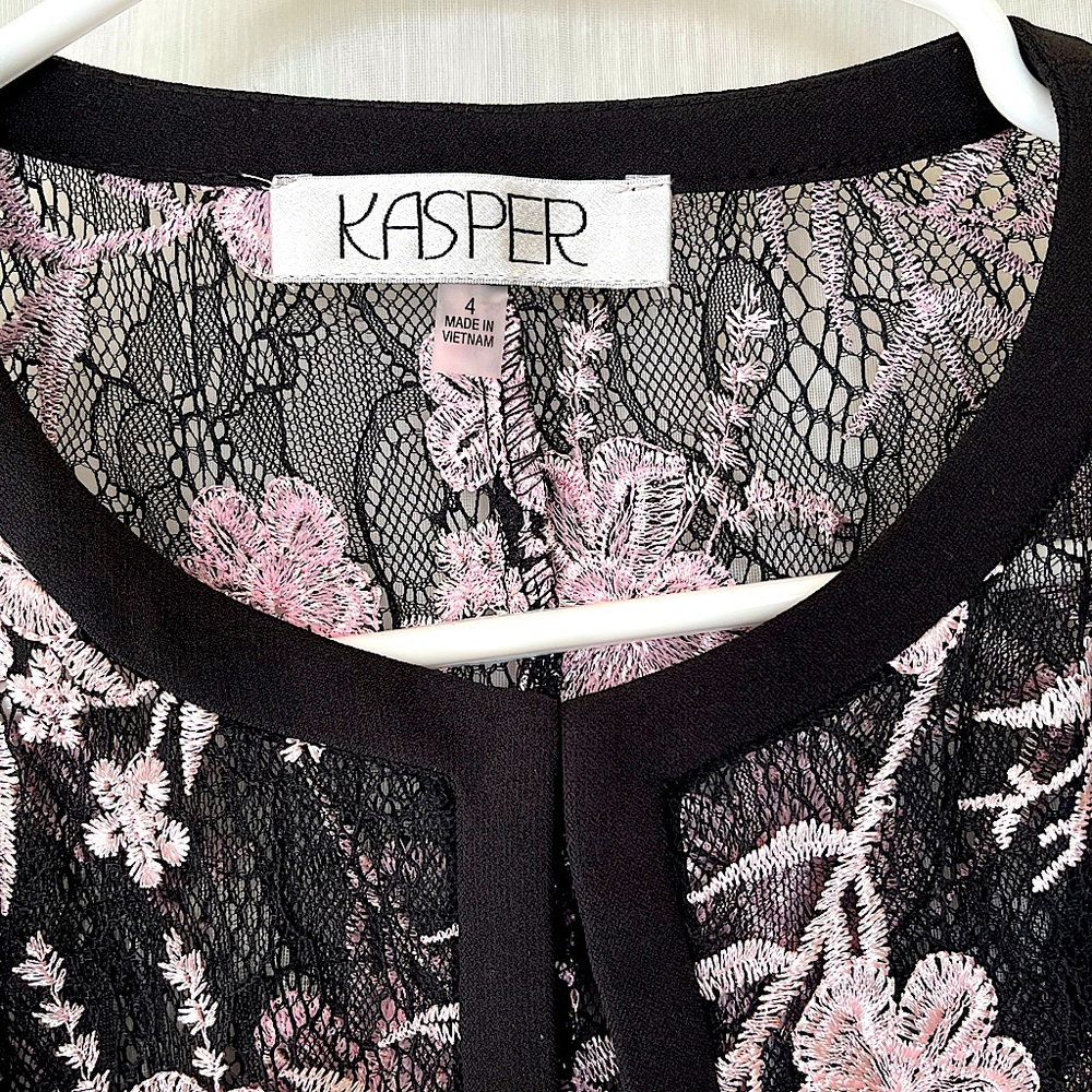 NWT Kasper like mesh and embroidered with light lavender